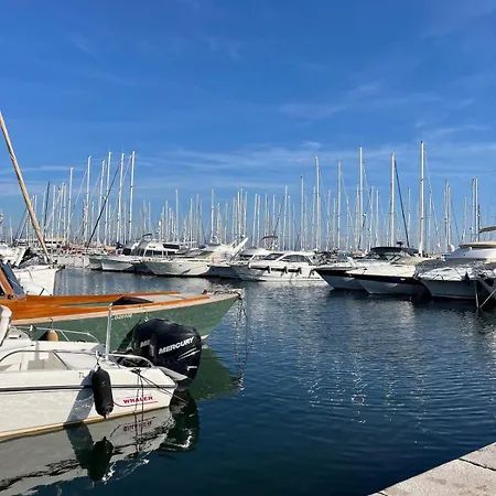 Apartment Port De - Magnifique - 4 Personnes - Place De Parking Privee ! *